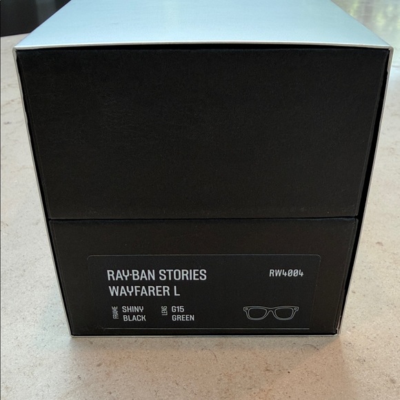 Ray-Ban Stories Wayfarer Box in Silver - Picture 2 of 11